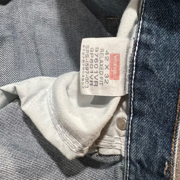 Wrangler Authentics Men Cotton Relaxed Fit Mid Wash Jeans Size 42 x 32 - Picture 8 of 9